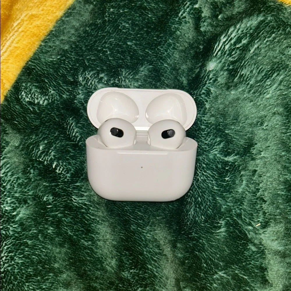 Apple AirPods Wireless Earbuds